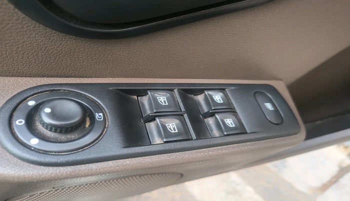 2016 Renault Duster 110 PS RXL 4X2 AMT, Diesel, Automatic, 1,01,933 km, interior