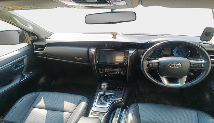 2022 Toyota Fortuner 4X2 AT 2.8 DIESEL, Diesel, Automatic, 39,724 km, interior