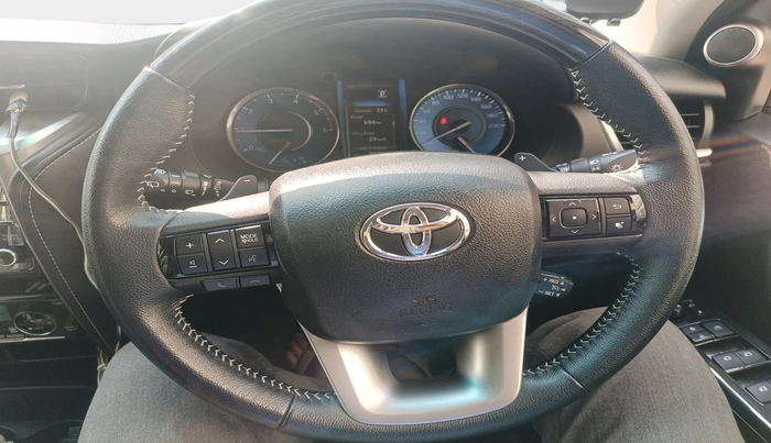 2022 Toyota Fortuner 4X2 AT 2.8 DIESEL, Diesel, Automatic, 39,724 km, interior