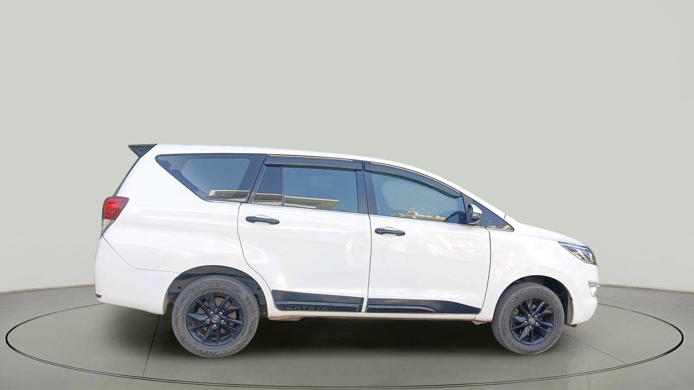2017 Toyota Innova Crysta 2.4 GX 8 STR, Diesel, Manual, 1,32,171 km, exterior