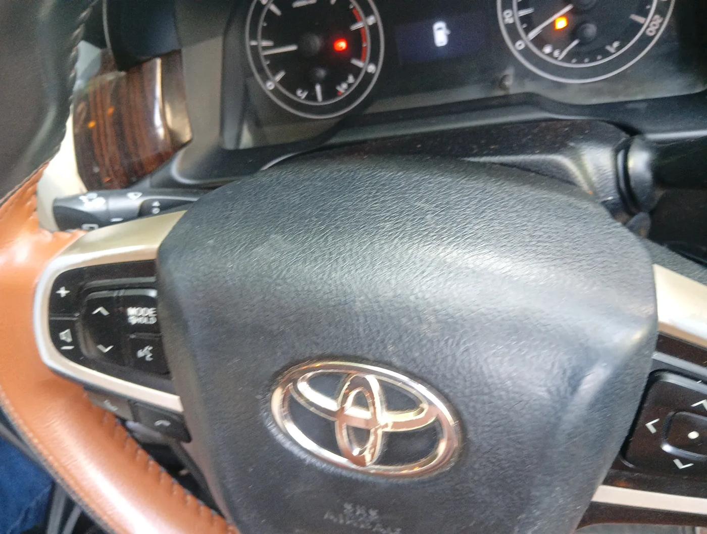2017 Toyota Innova Crysta 2.4 GX 8 STR, Diesel, Manual, 1,32,171 km, interior