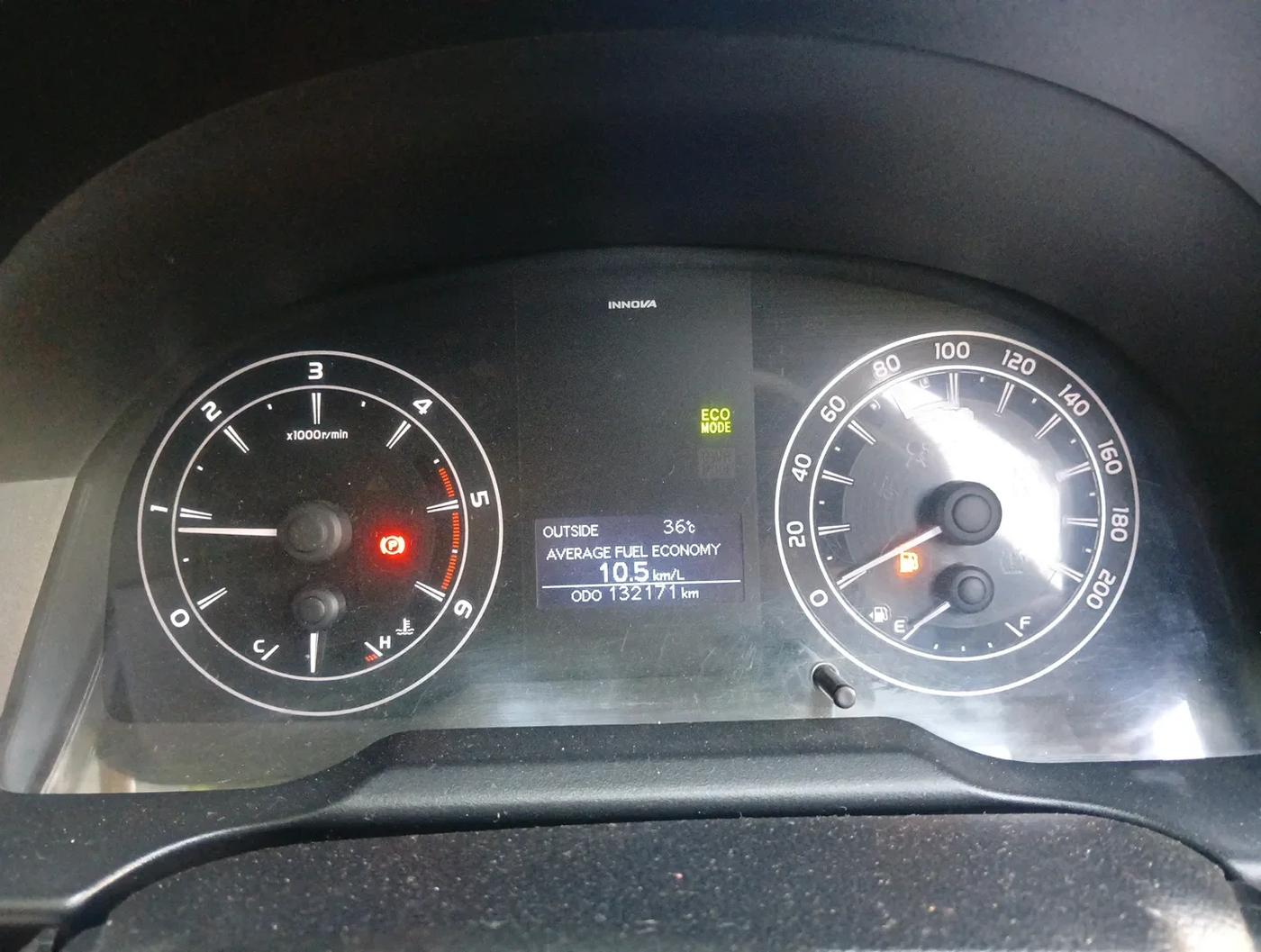 2017 Toyota Innova Crysta 2.4 GX 8 STR, Diesel, Manual, 1,32,171 km, interior