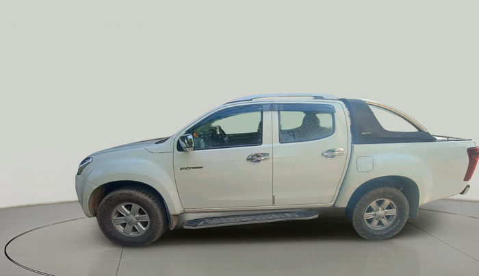 2017 ISUZU D-Max V Cross 4*4 MT, Diesel, Manual, 1,92,656 km, exterior