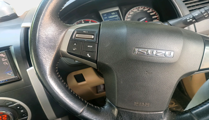 2017 ISUZU D-Max V Cross 4*4 MT, Diesel, Manual, 1,92,656 km, interior