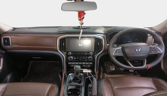 2024 Mahindra SCORPIO-N Z8 Select Petrol MT, Petrol, Manual, 13,741 km, interior