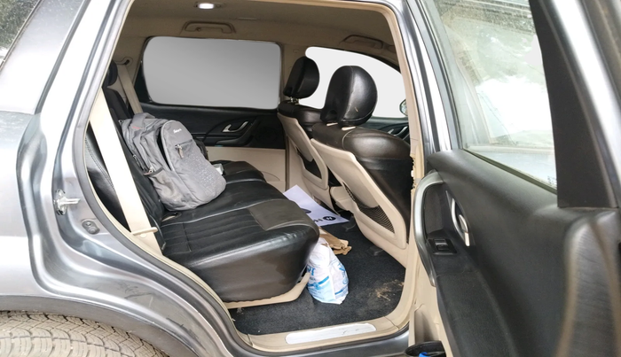 2017 Mahindra XUV500 W6 1.99, Diesel, Manual, 2,06,584 km, interior