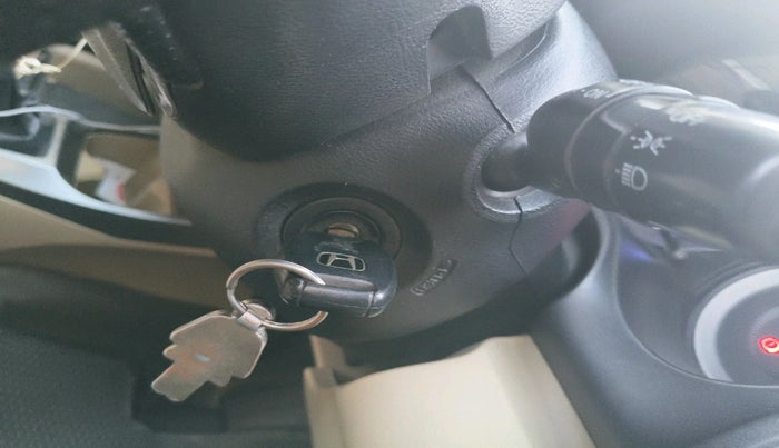 2013 Honda City 1.5L I-VTEC V MT SUNROOF, Petrol, Manual, 1,11,793 km, interior