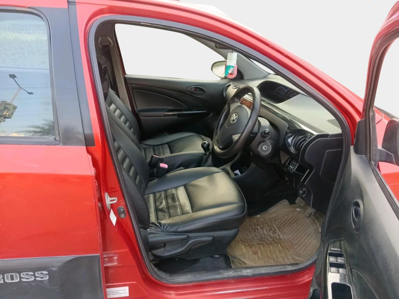 2015 Toyota Etios CROSS 1.2 G, CNG, Manual, 66,000 km, interior