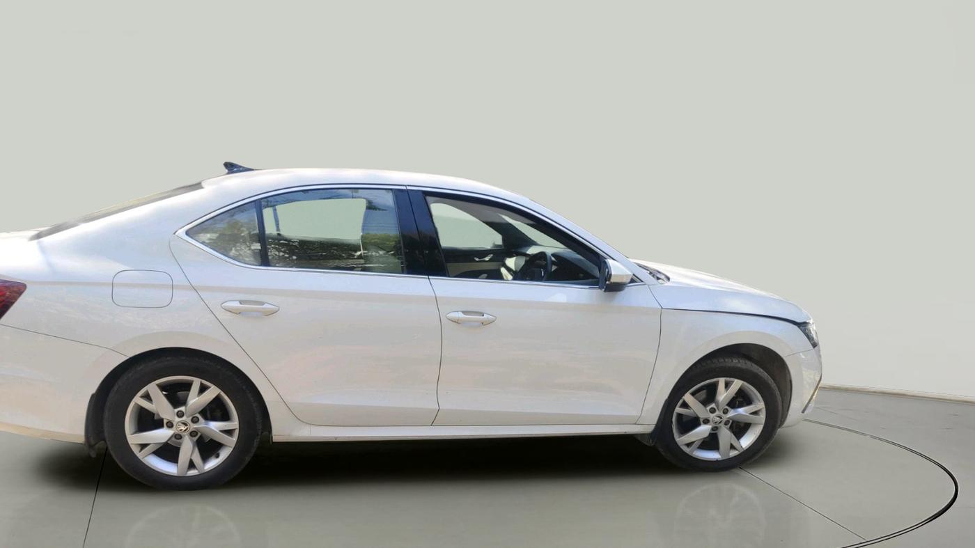 2022 Skoda Octavia STYLE 2.0, Petrol, Automatic, 22,450 km, exterior