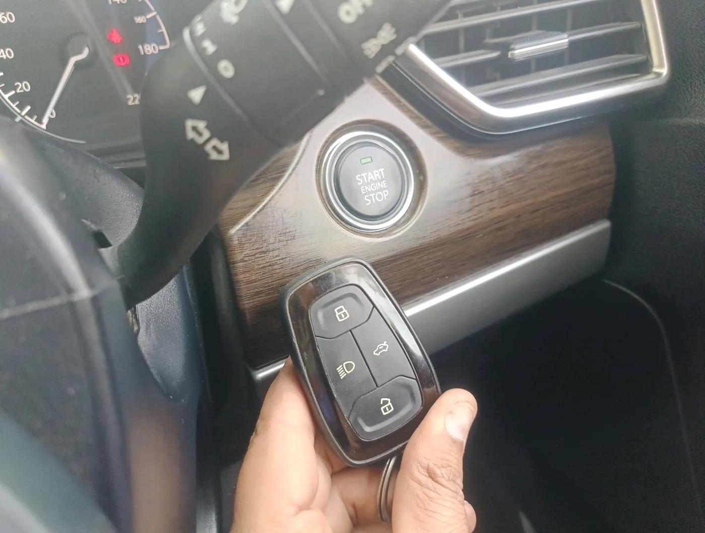 2020 Tata Harrier XZA 2.0L, Diesel, Automatic, 99,195 km, interior