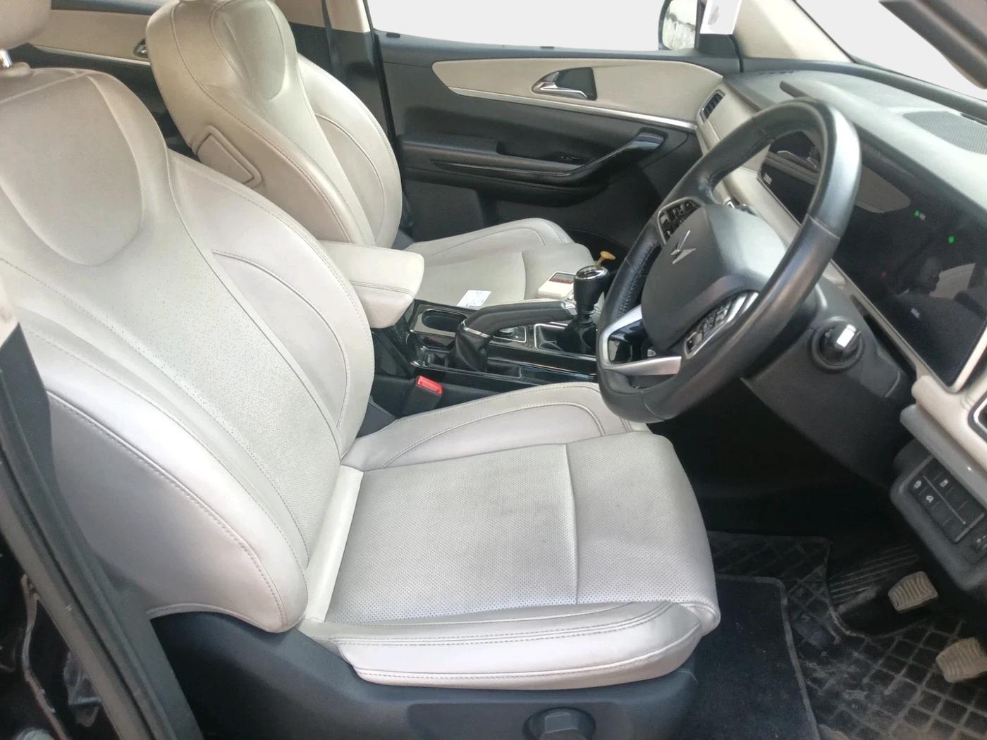 2021 Mahindra XUV700 AX7 Petrol MT 7 STR, Petrol, Manual, 64,345 km, interior