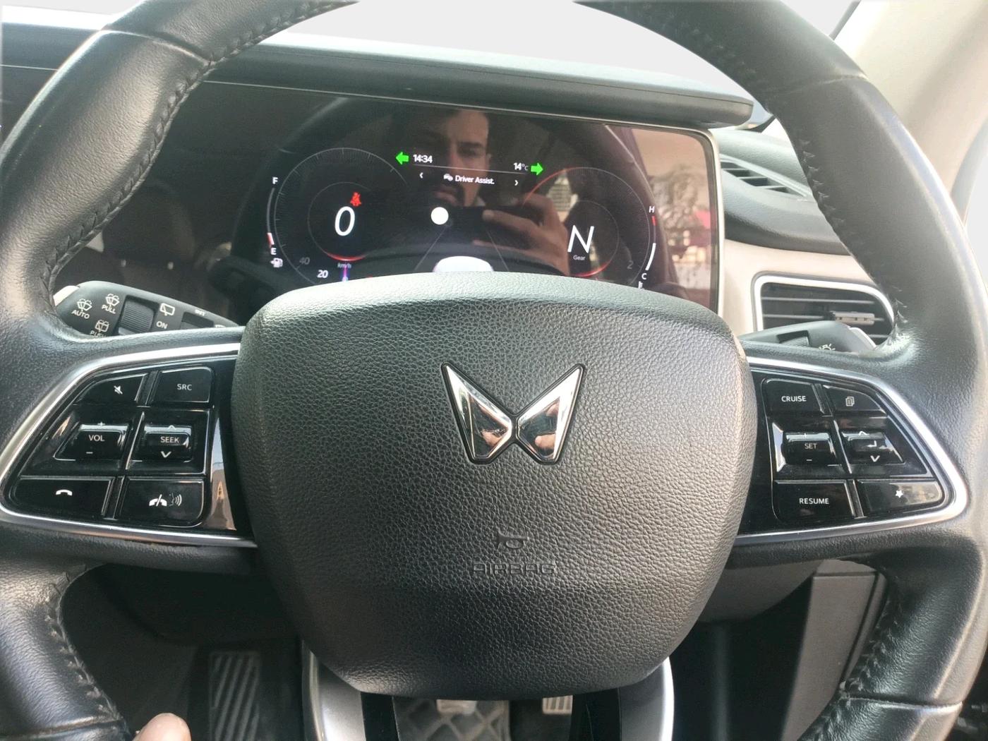 2021 Mahindra XUV700 AX7 Petrol MT 7 STR, Petrol, Manual, 64,345 km, interior