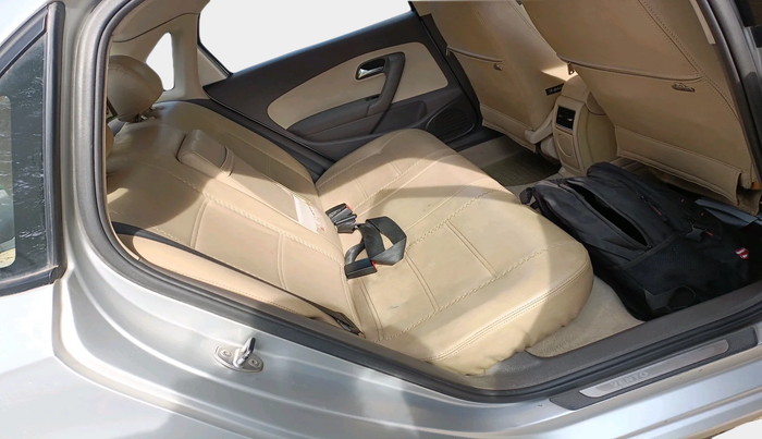 2011 Volkswagen Vento HIGHLINE 1.6 MPI, Petrol, Manual, 1,24,345 km, interior