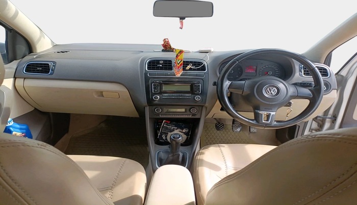 2011 Volkswagen Vento HIGHLINE 1.6 MPI, Petrol, Manual, 1,24,345 km, interior
