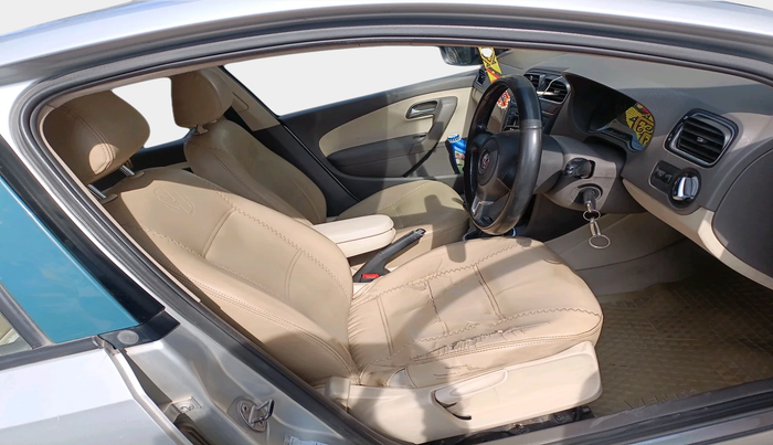 2011 Volkswagen Vento HIGHLINE 1.6 MPI, Petrol, Manual, 1,24,345 km, interior