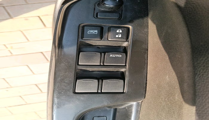 2015 Maruti Swift VXI ABS, Petrol, Manual, 1,05,153 km, interior