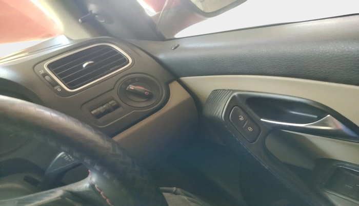 2010 Volkswagen Polo COMFORTLINE 1.2L PETROL, Petrol, Manual, 1,05,780 km, interior
