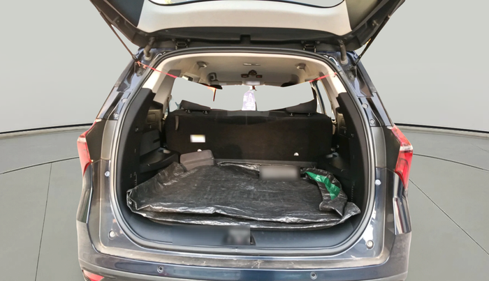 2022 Mahindra XUV700 AX 3 P MT 5 STR, Petrol, Manual, 19,420 km, exterior