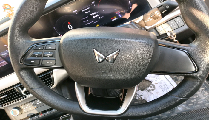 2022 Mahindra XUV700 AX 3 P MT 5 STR, Petrol, Manual, 19,420 km, interior