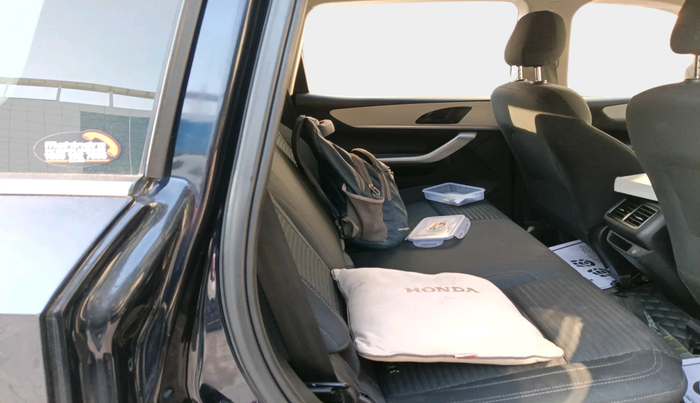 2022 Mahindra XUV700 AX 3 P MT 5 STR, Petrol, Manual, 19,420 km, interior