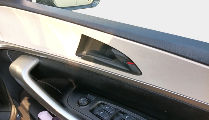 2022 Mahindra XUV700 AX 3 P MT 5 STR, Petrol, Manual, 19,420 km, interior