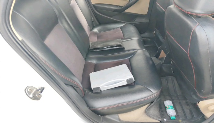 2015 Volkswagen Polo HIGHLINE1.2L, Petrol, Manual, 1,79,459 km, interior