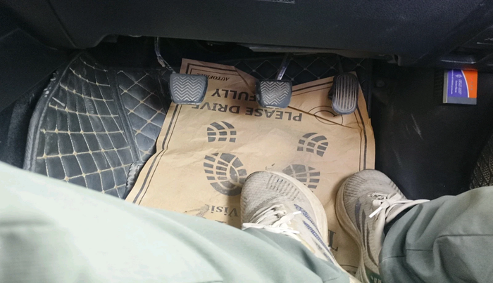 2017 Toyota Innova Crysta 2.4 G 7 STR, Diesel, Manual, 1,71,637 km, interior