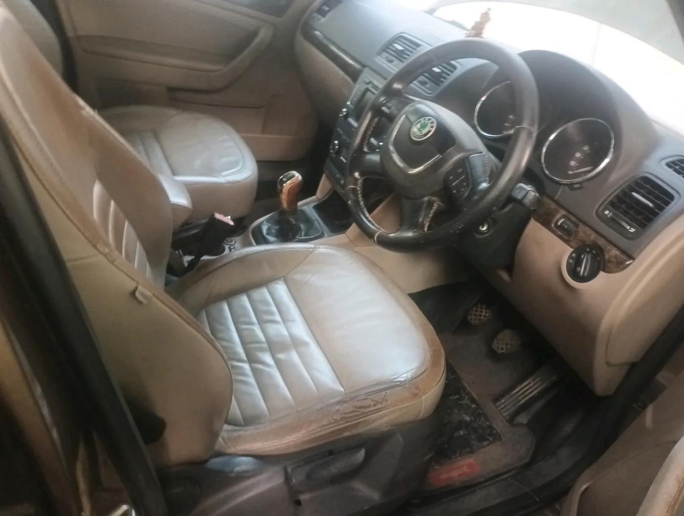 2011 Skoda Yeti AMBITION 2.0 TDI CR 4X4, Diesel, Manual, 98,698 km, interior