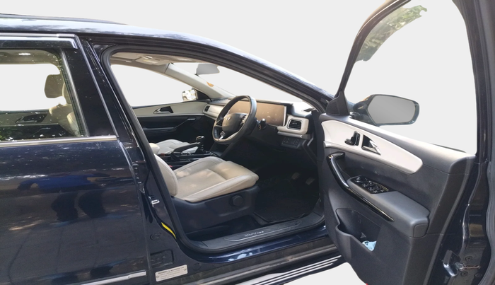 2023 Mahindra XUV700 AX7 Petrol MT 7 STR, Petrol, Manual, 12,907 km, interior