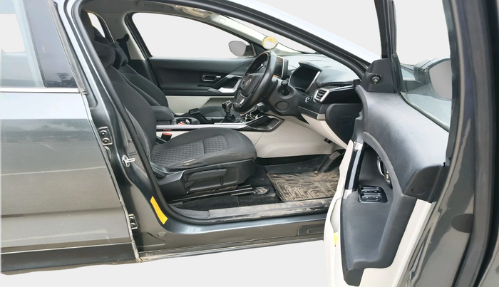 2021 Tata Safari XT PLUS, Diesel, Manual, 1,22,221 km, interior