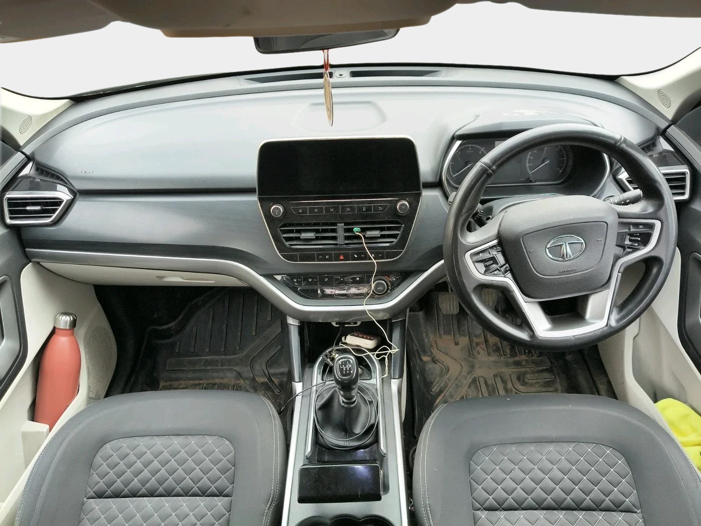2021 Tata Safari XT PLUS, Diesel, Manual, 1,22,221 km, interior