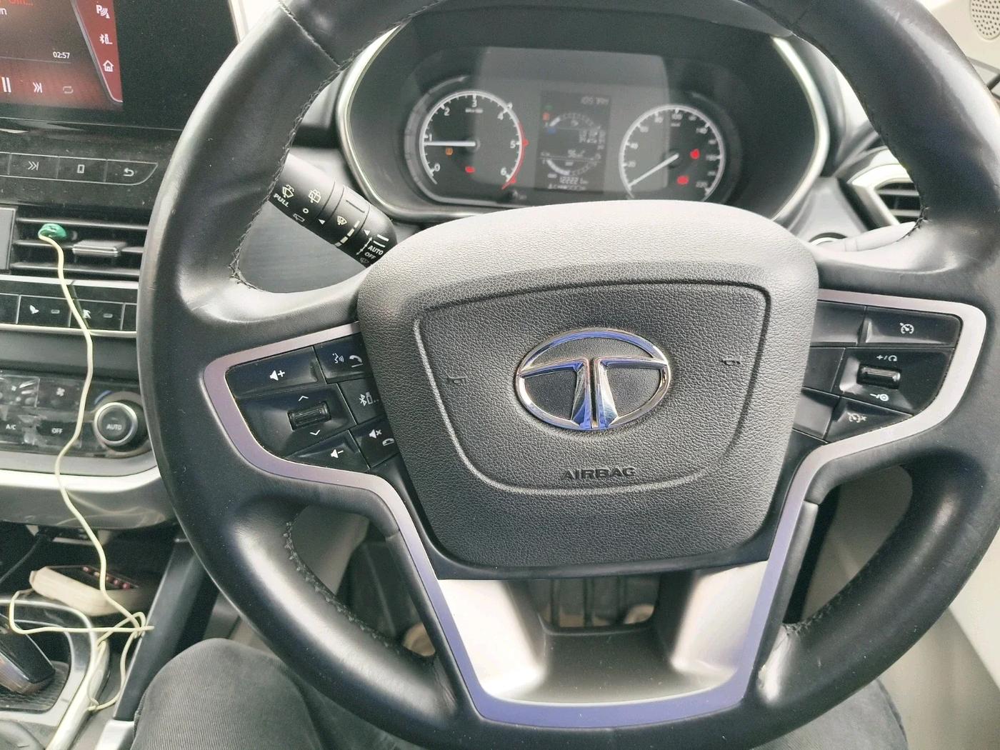 2021 Tata Safari XT PLUS, Diesel, Manual, 1,22,221 km, interior