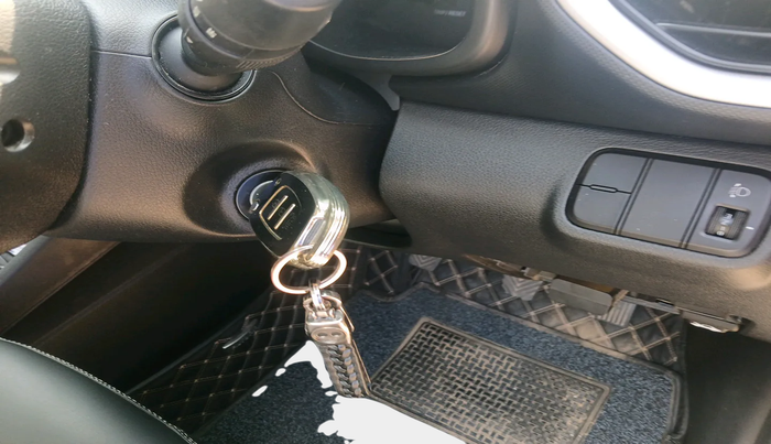 2020 Hyundai VENUE S+ 1.2, Petrol, Manual, 45,404 km, interior