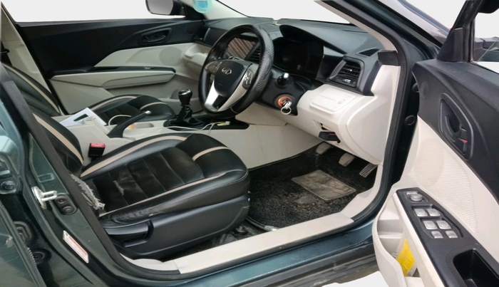 2020 Mahindra XUV300 W4 1.5 DIESEL, Diesel, Manual, 54,863 km, interior