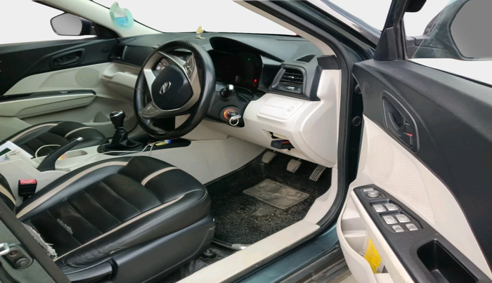 2020 Mahindra XUV300 W4 1.5 DIESEL, Diesel, Manual, 54,863 km, interior