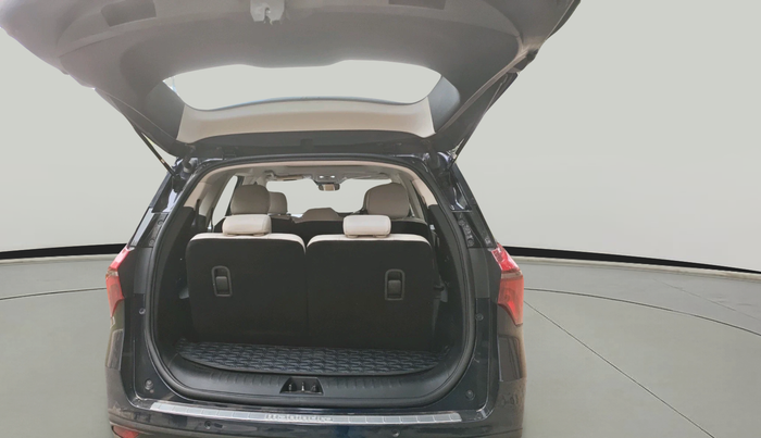 2025 Mahindra XUV700 AX 7 LUXURY D AT 7 STR, Diesel, Automatic, 20,599 km, exterior