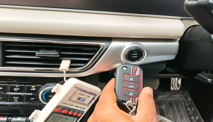 2025 Mahindra XUV700 AX 7 LUXURY D AT 7 STR, Diesel, Automatic, 20,599 km, interior