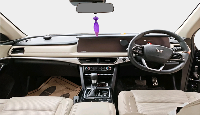 2025 Mahindra XUV700 AX 7 LUXURY D AT 7 STR, Diesel, Automatic, 20,599 km, interior