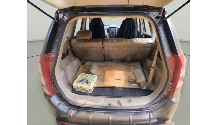 2015 Mahindra XUV500 W10, Diesel, Manual, 1,93,707 km, exterior