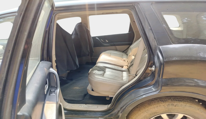 2015 Mahindra XUV500 W10, Diesel, Manual, 1,93,707 km, interior