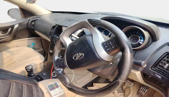 2015 Mahindra XUV500 W10, Diesel, Manual, 1,93,707 km, interior