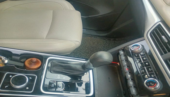 2023 Mahindra XUV700 AX 7 LUXURY D AT 7 STR, Diesel, Automatic, 25,273 km, interior