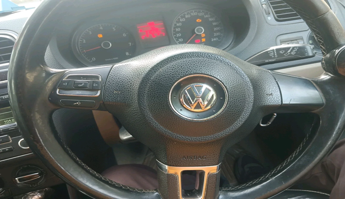 2012 Volkswagen Polo HIGHLINE1.2L, Petrol, Manual, 2,12,998 km, interior