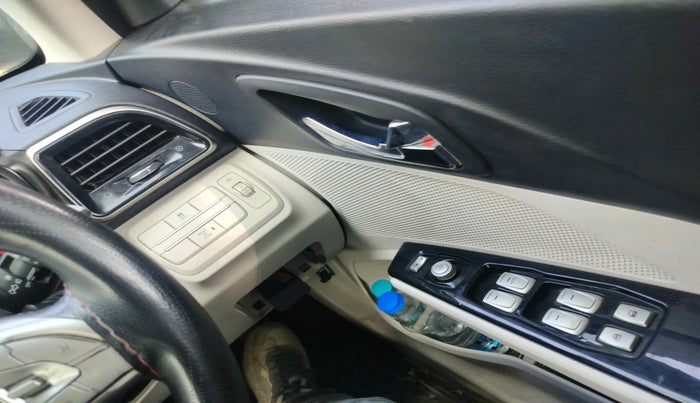 2020 Mahindra XUV300 W8 1.2 PETROL, Petrol, Manual, 63,273 km, interior