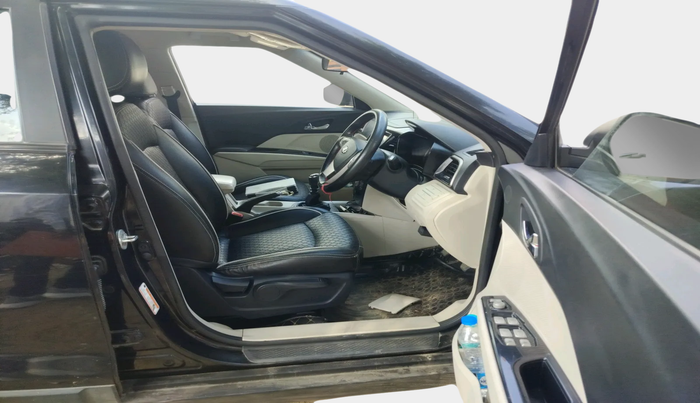 2020 Mahindra XUV300 W8 1.2 PETROL, Petrol, Manual, 63,273 km, interior