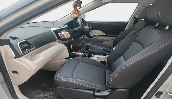 2022 Mahindra XUV300 W8 1.5 DIESEL, Diesel, Manual, 23,500 km, interior