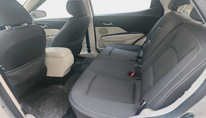 2022 Mahindra XUV300 W8 1.5 DIESEL, Diesel, Manual, 23,500 km, interior