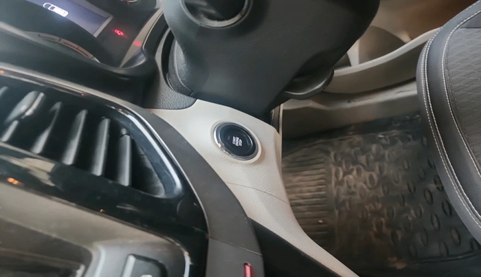 2022 Mahindra XUV300 W8 1.5 DIESEL, Diesel, Manual, 23,500 km, interior