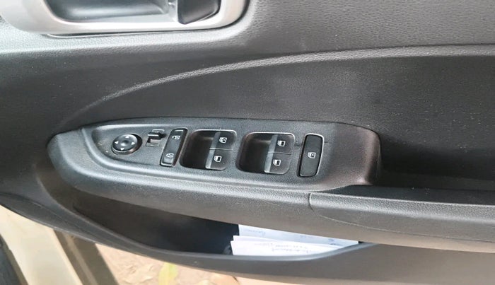 2021 Hyundai VENUE S 1.2, Petrol, Manual, 95,657 km, interior