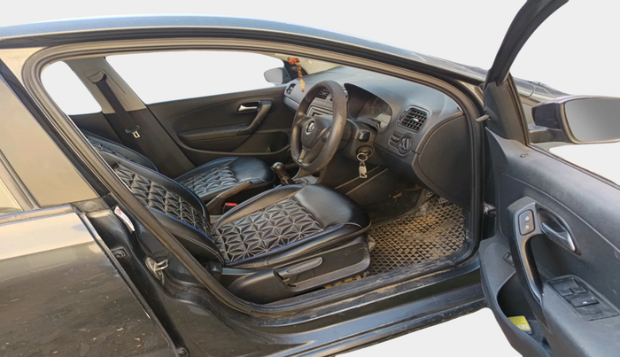 2015 Volkswagen Vento TRENDLINE 1.6, Petrol, Manual, 1,30,458 km, interior